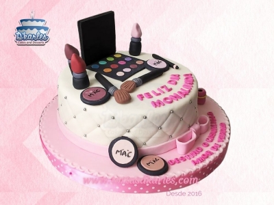 DKarles - Torta Set de Maquillaje 02