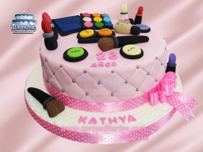 DKarles - Torta Set de Maquillaje 01